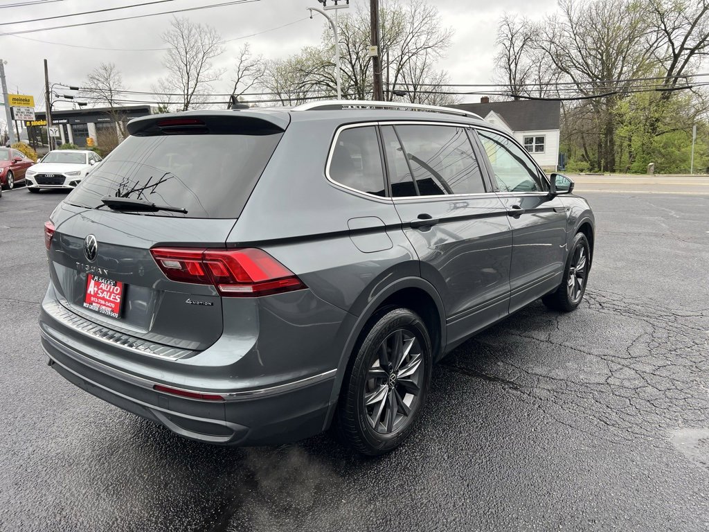 Used 2022 Volkswagen Tiguan SE w/ Panoramic Sunroof Package image 6