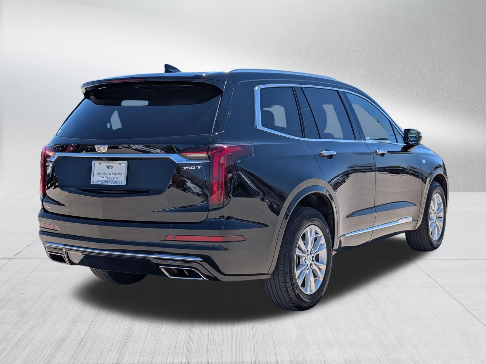 Certified 2024 Cadillac XT6 Luxury w/ LPO, Floor Liner Package AWD/4WD image 6