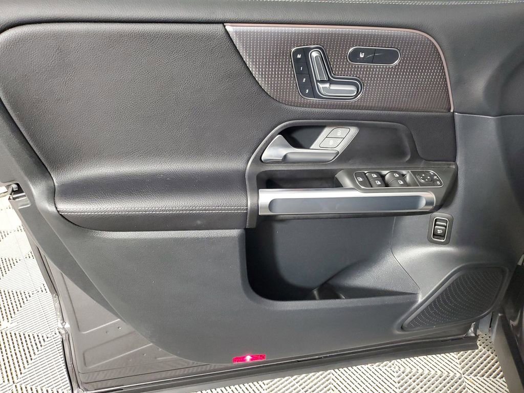 Used 2023 Mercedes-Benz GLB 250 image 18