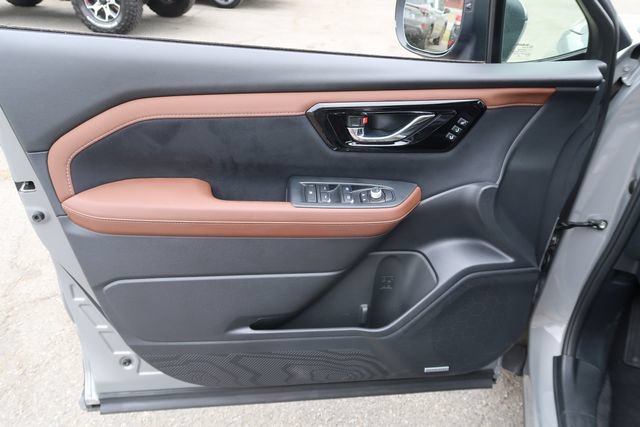 Used 2025 Subaru Forester Touring w/ Protection Package AWD/4WD image 17