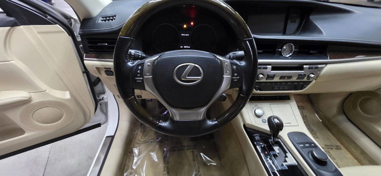 Used 2015 Lexus ES 350 w/ Premium Package image 19