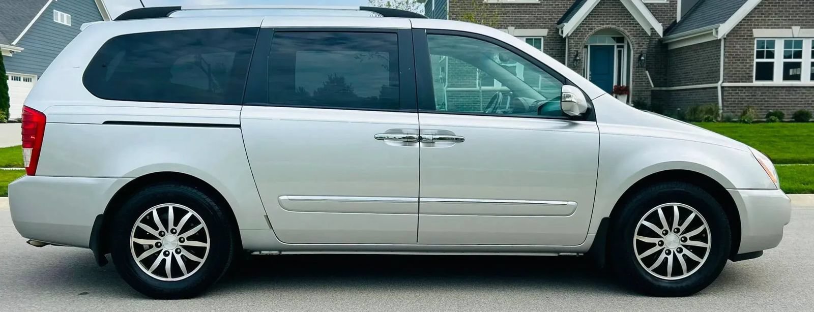 Used 2012 Kia Sedona EX w/ Luxury Pkg FWD image 7
