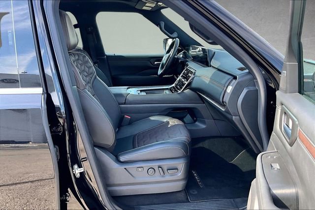 Used 2025 Nissan Armada Platinum Reserve image 5