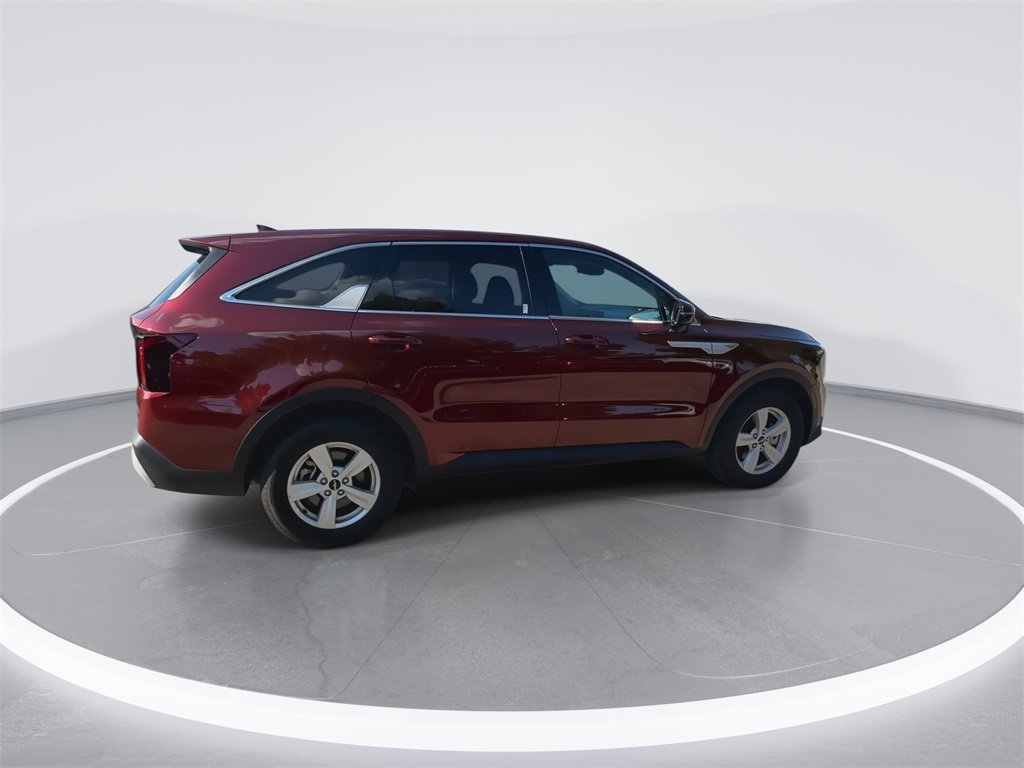 Used 2025 Kia Sorento LX image 9