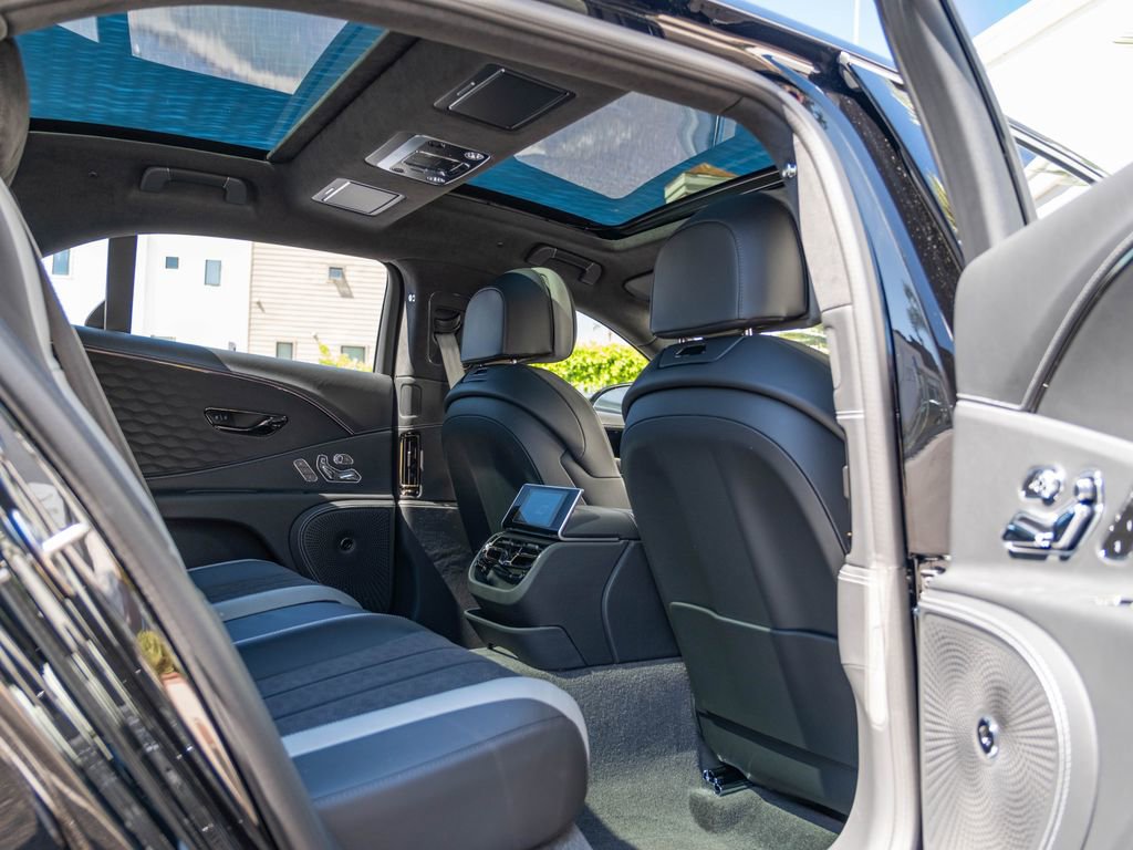 Used 2025 Bentley Flying Spur Plug-In Hybrid AWD/4WD image 36