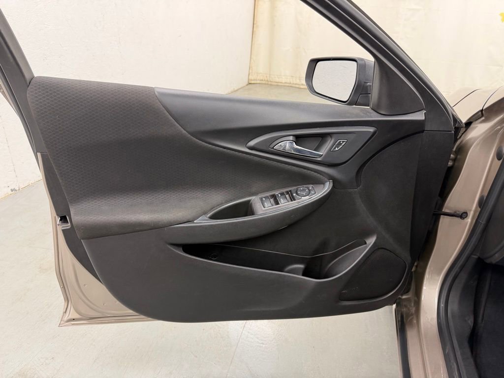 Used 2022 Chevrolet Malibu LT FWD image 16