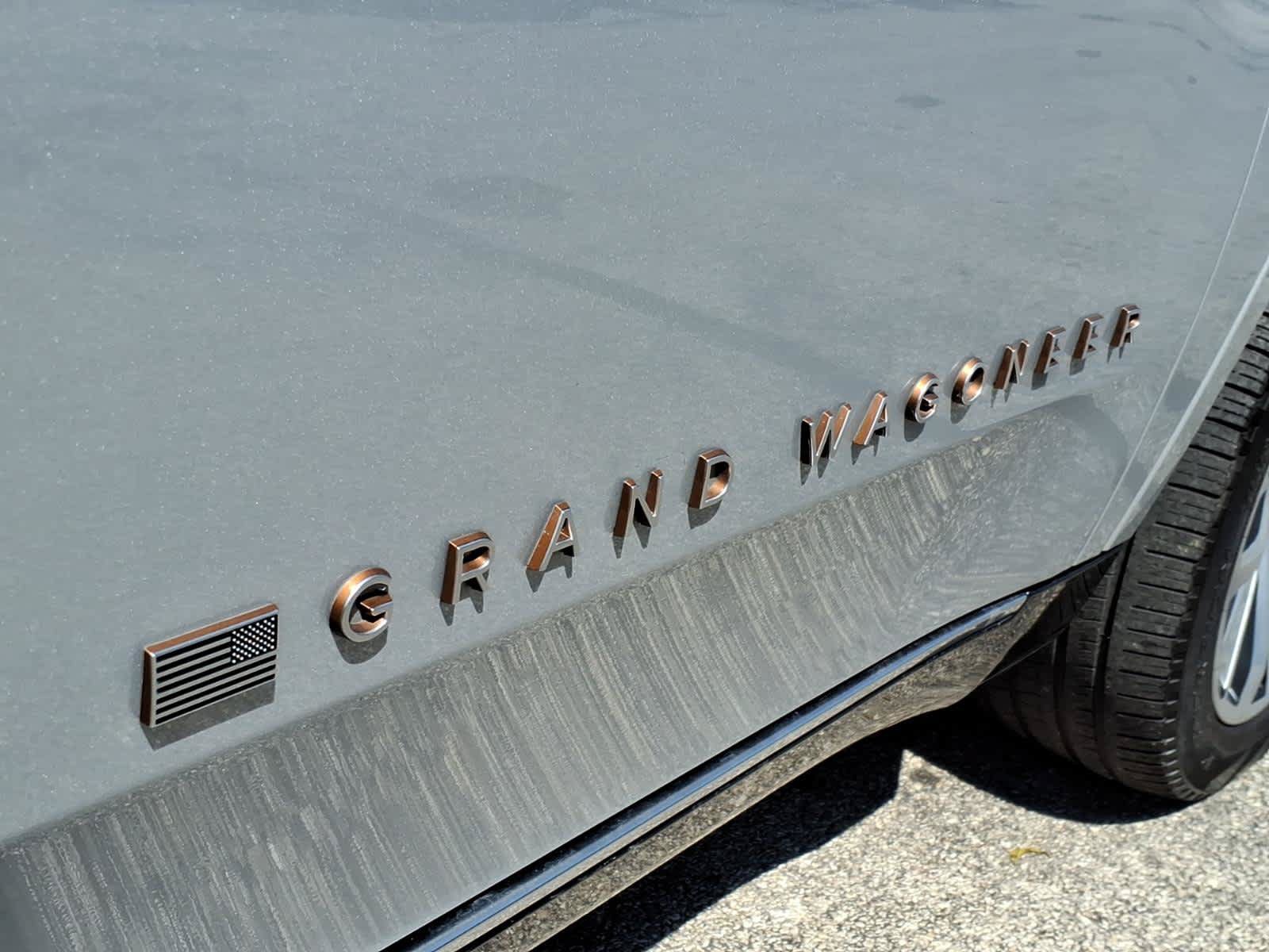 Used 2024 Jeep Grand Wagoneer Series III AWD/4WD image 3
