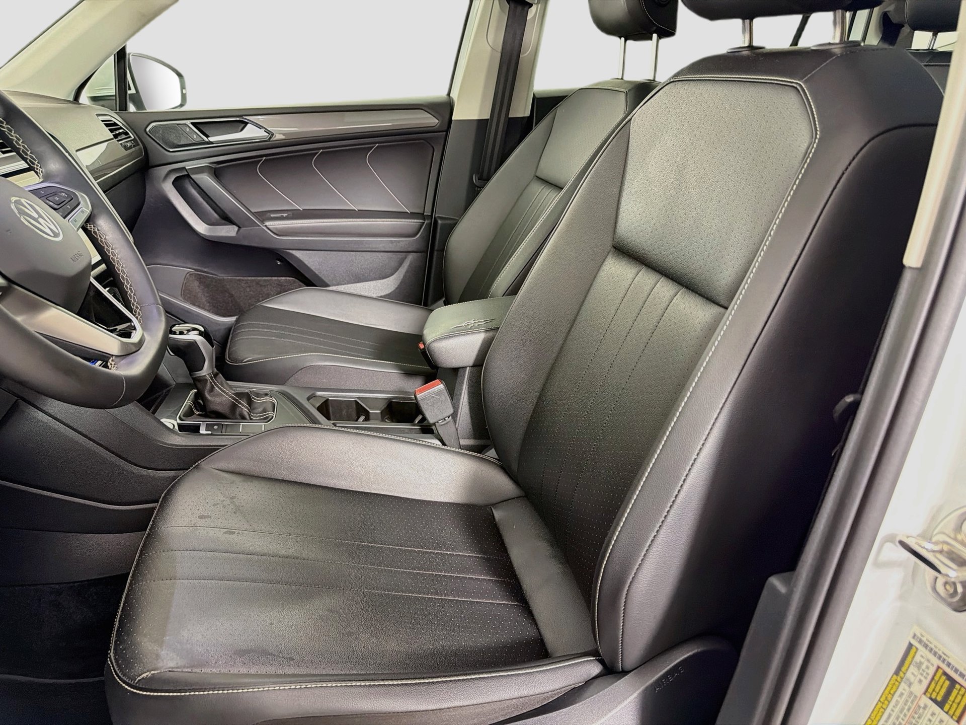 Certified 2023 Volkswagen Tiguan SE FWD image 20
