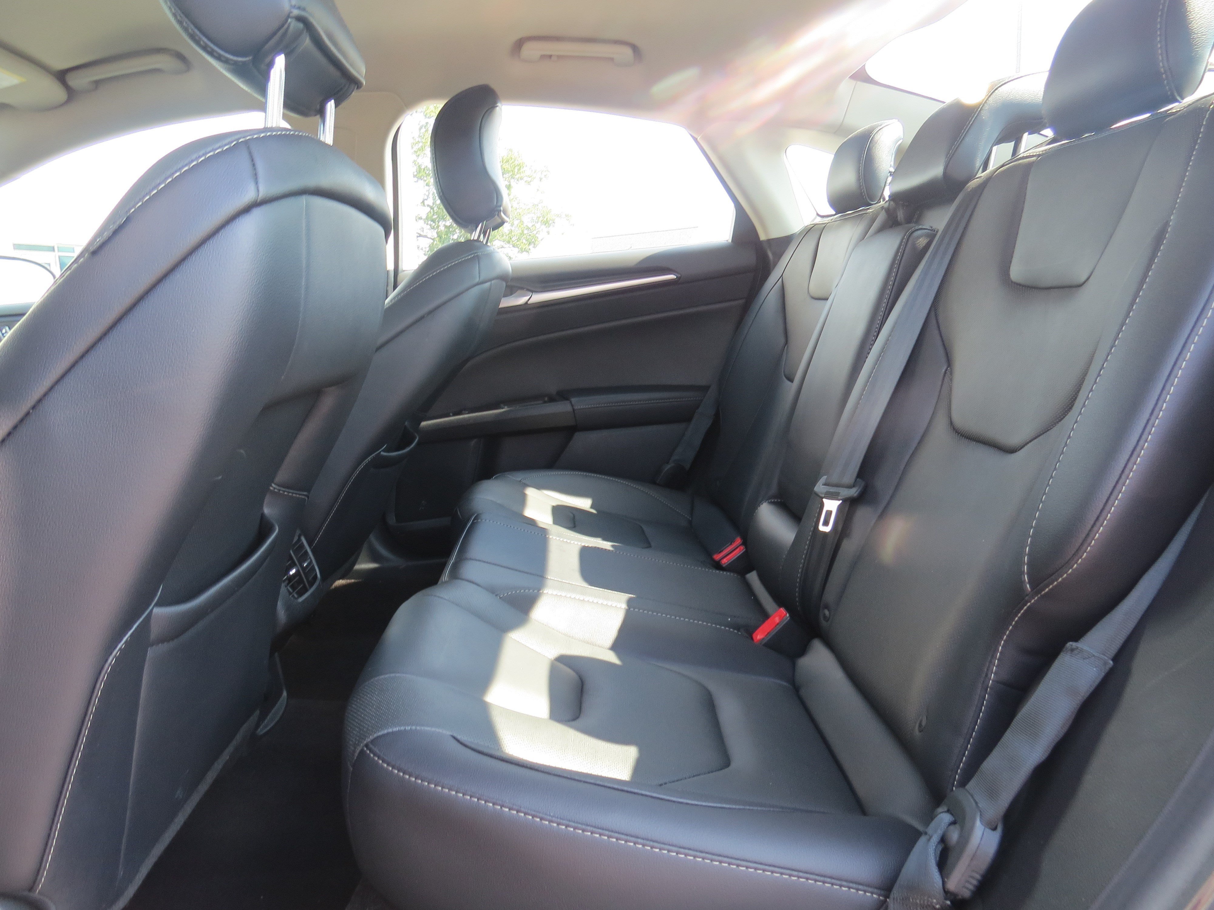 Used 2019 Ford Fusion Energi Titanium FWD image 11