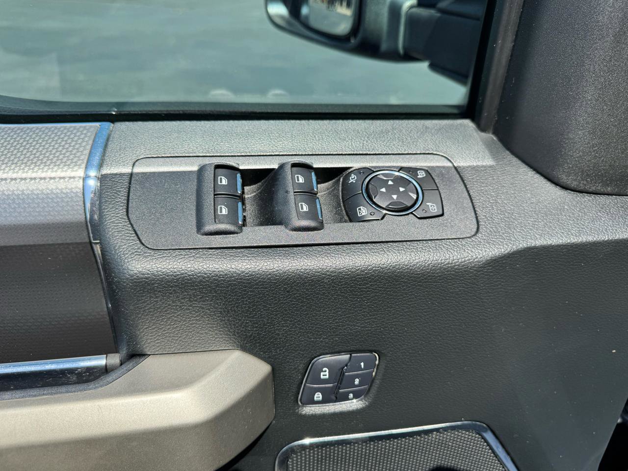 Used 2016 Ford F150 Lariat w/ Equipment Group 502A Luxury AWD/4WD image 16
