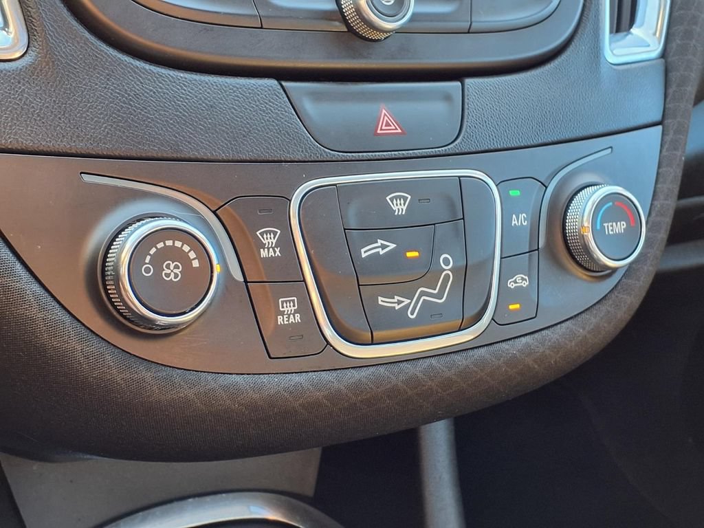 Used 2018 Chevrolet Malibu LT FWD image 19
