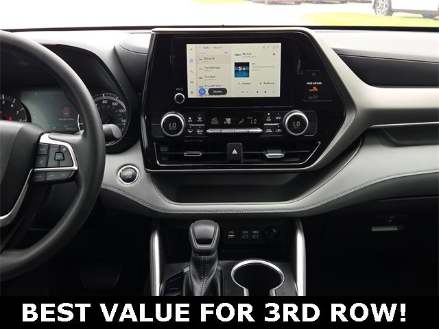 Used 2023 Toyota Highlander L image 11