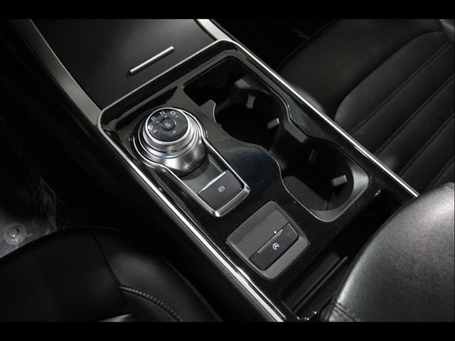 Used 2020 Ford Edge SEL w/ Cold Weather Package image 17