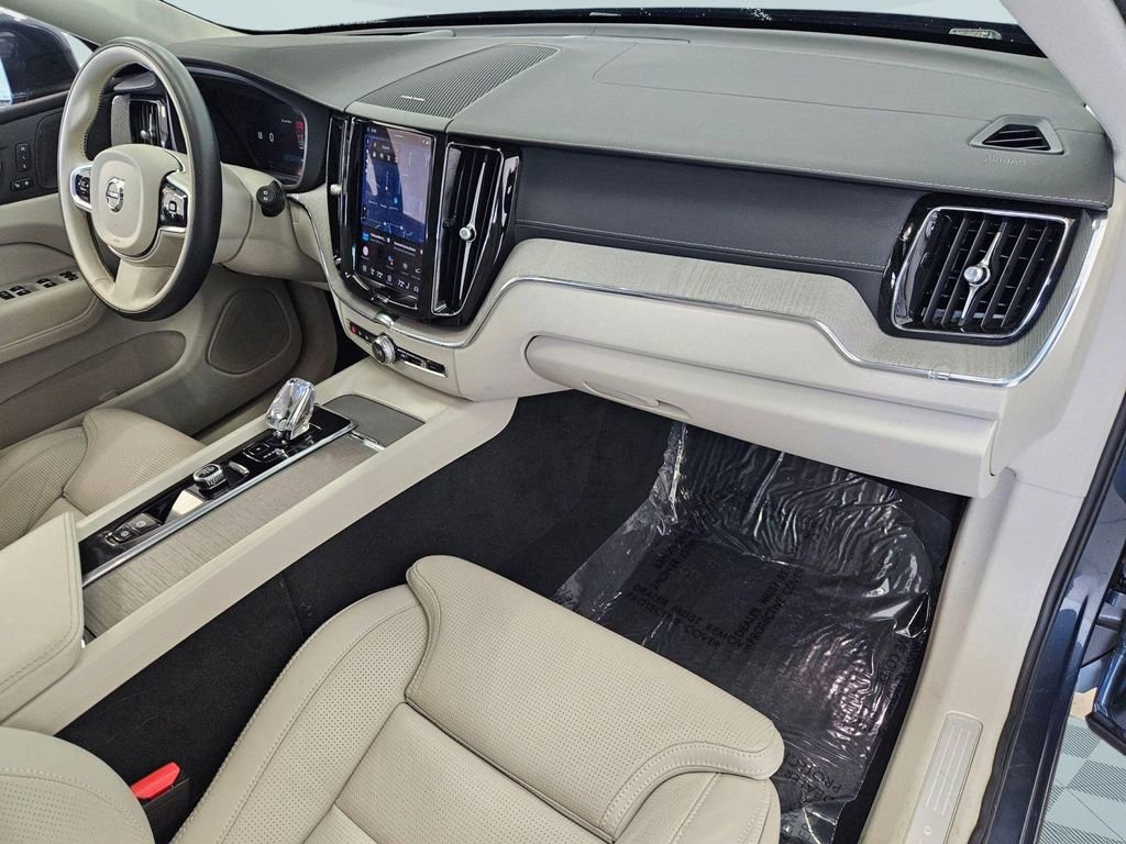 Used 2023 Volvo XC60 B5 Ultimate w/ Climate Package image 31