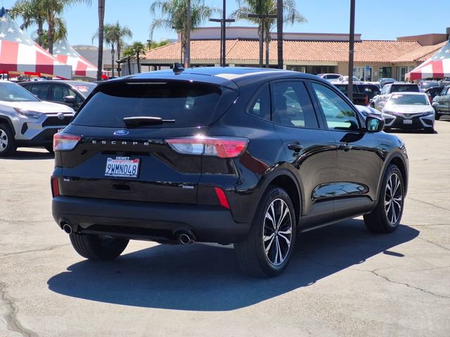 Used 2021 Ford Escape SE w/ SE Sport Appearance Package image 5