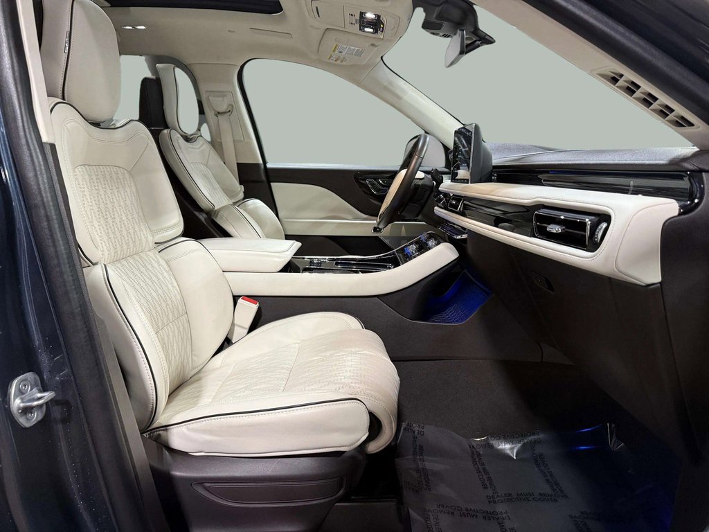Used 2022 Lincoln Aviator Black Label w/ Class IV Trailer Tow Package image 27
