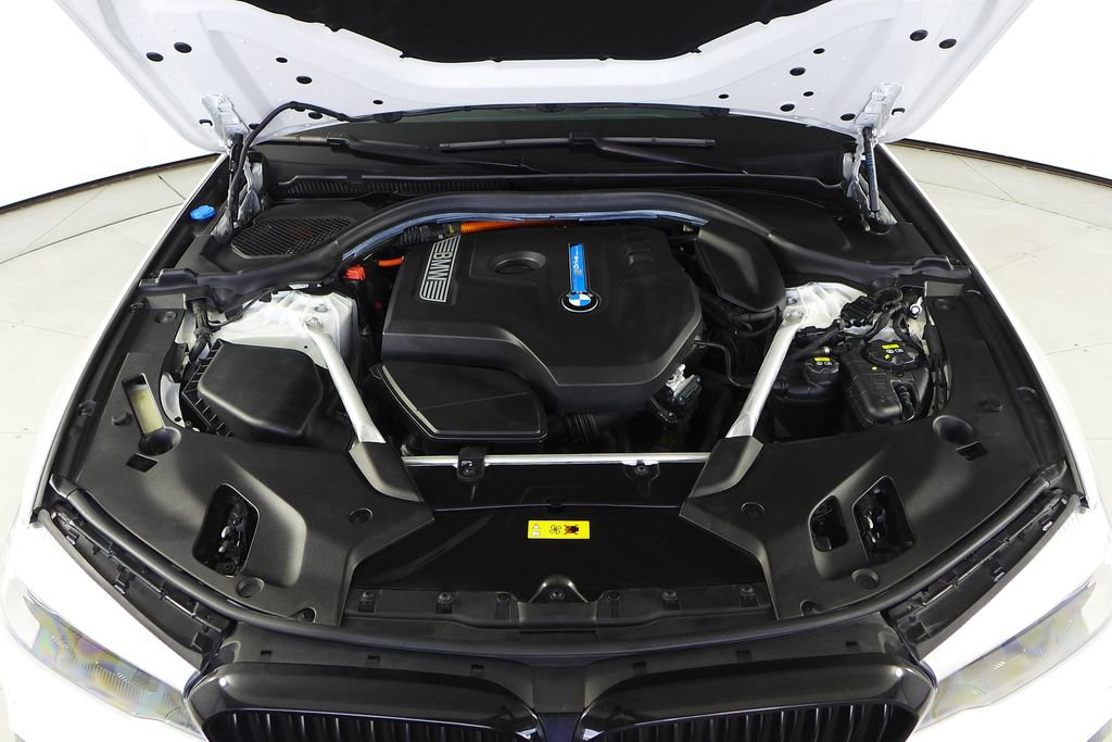 Used 2019 BMW 530e 530e iPerformance w/ M Sport Package image 6