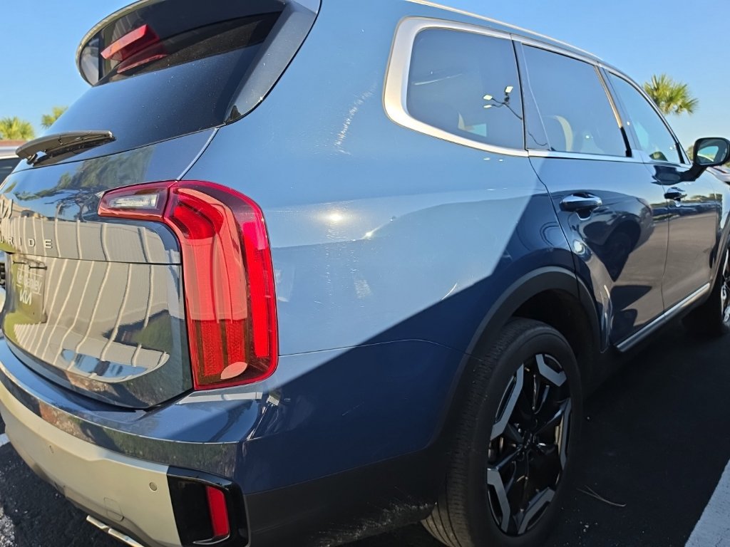 Certified 2024 Kia Telluride S FWD image 18