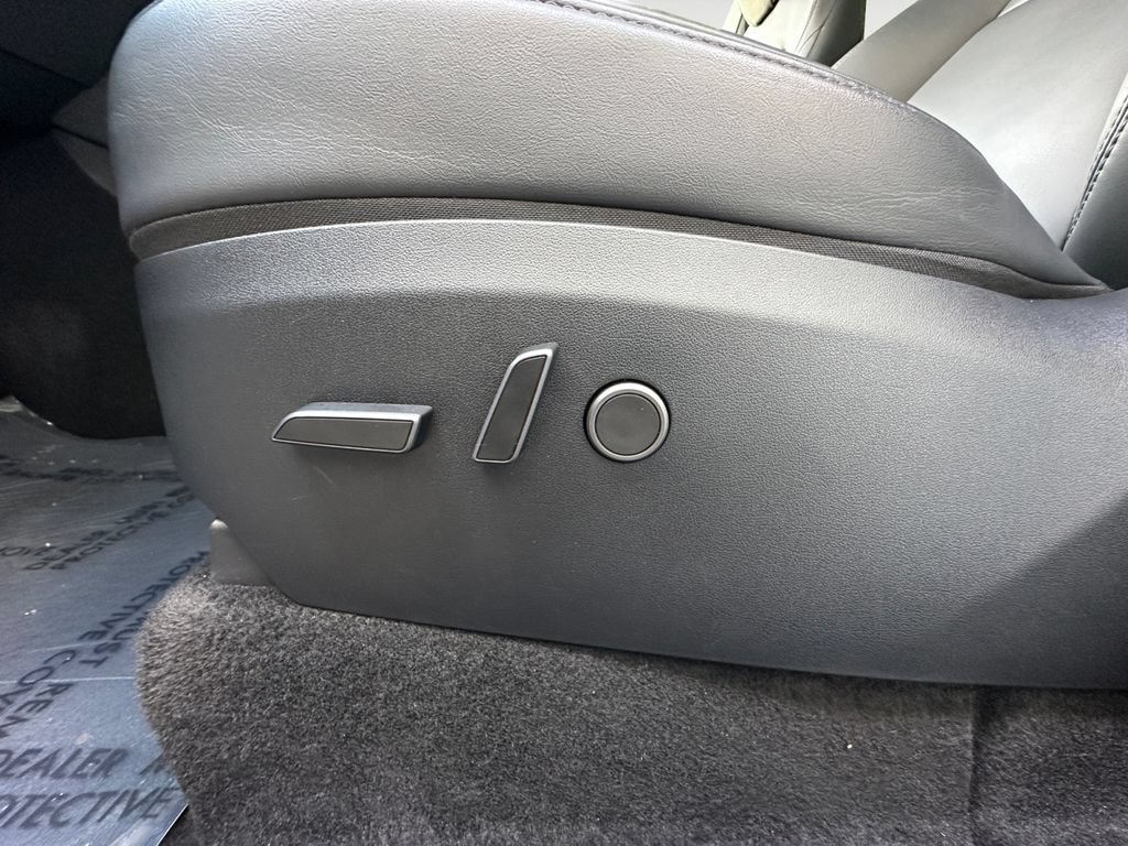 Used 2023 Tesla Model Y Long Range AWD/4WD image 16