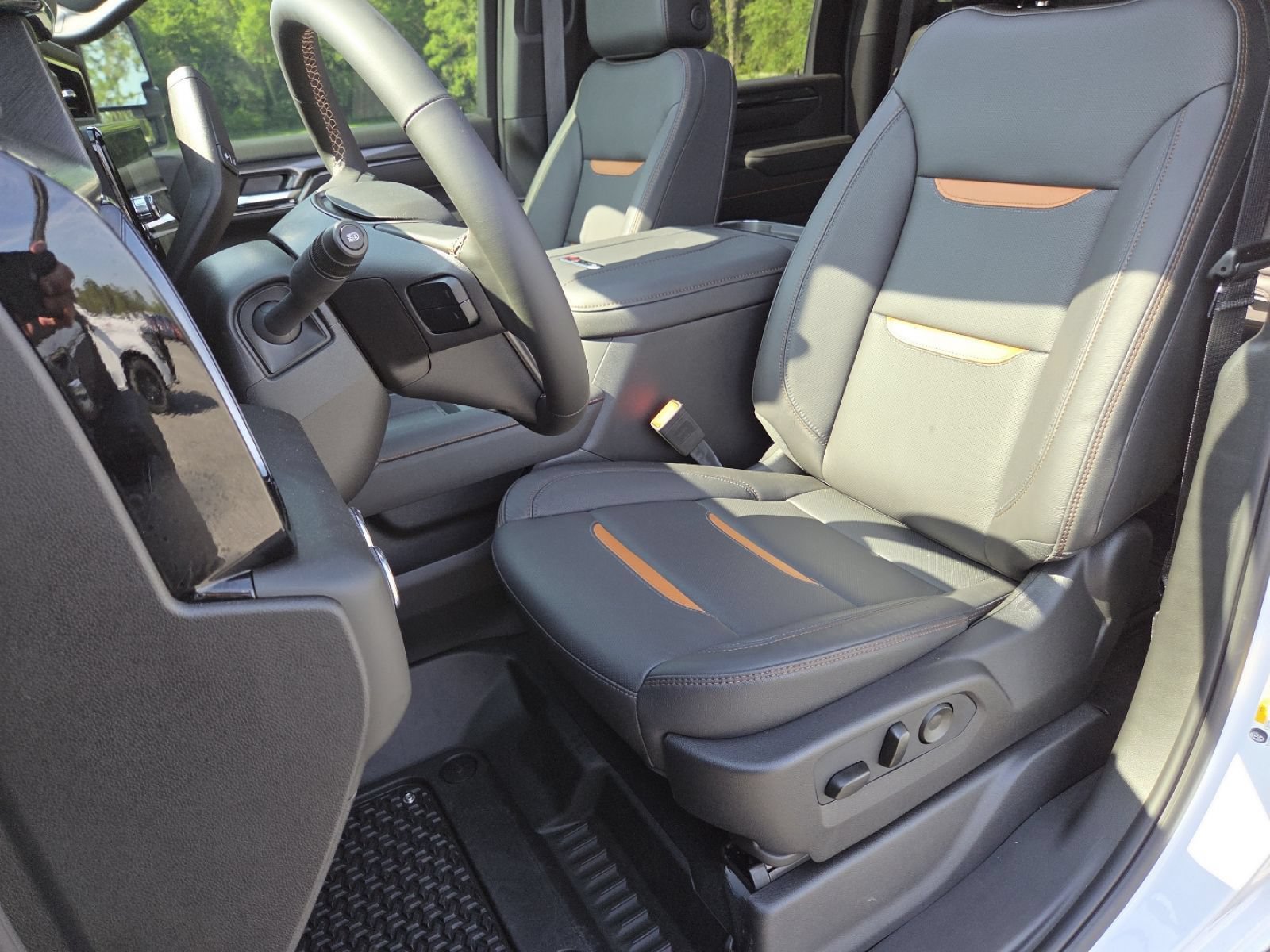 New 2026 GMC Sierra 2500 AT4 w/ AT4 Premium Plus Package AWD/4WD image 29