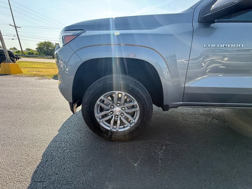 Used 2024 Chevrolet Colorado LT w/ LT Convenience Package III AWD/4WD image 9