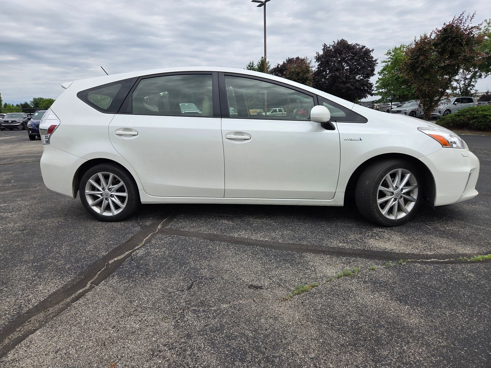 Used 2014 Toyota Prius V Five FWD image 3