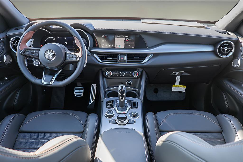 New 2025 Alfa Romeo Stelvio Sprint image 8