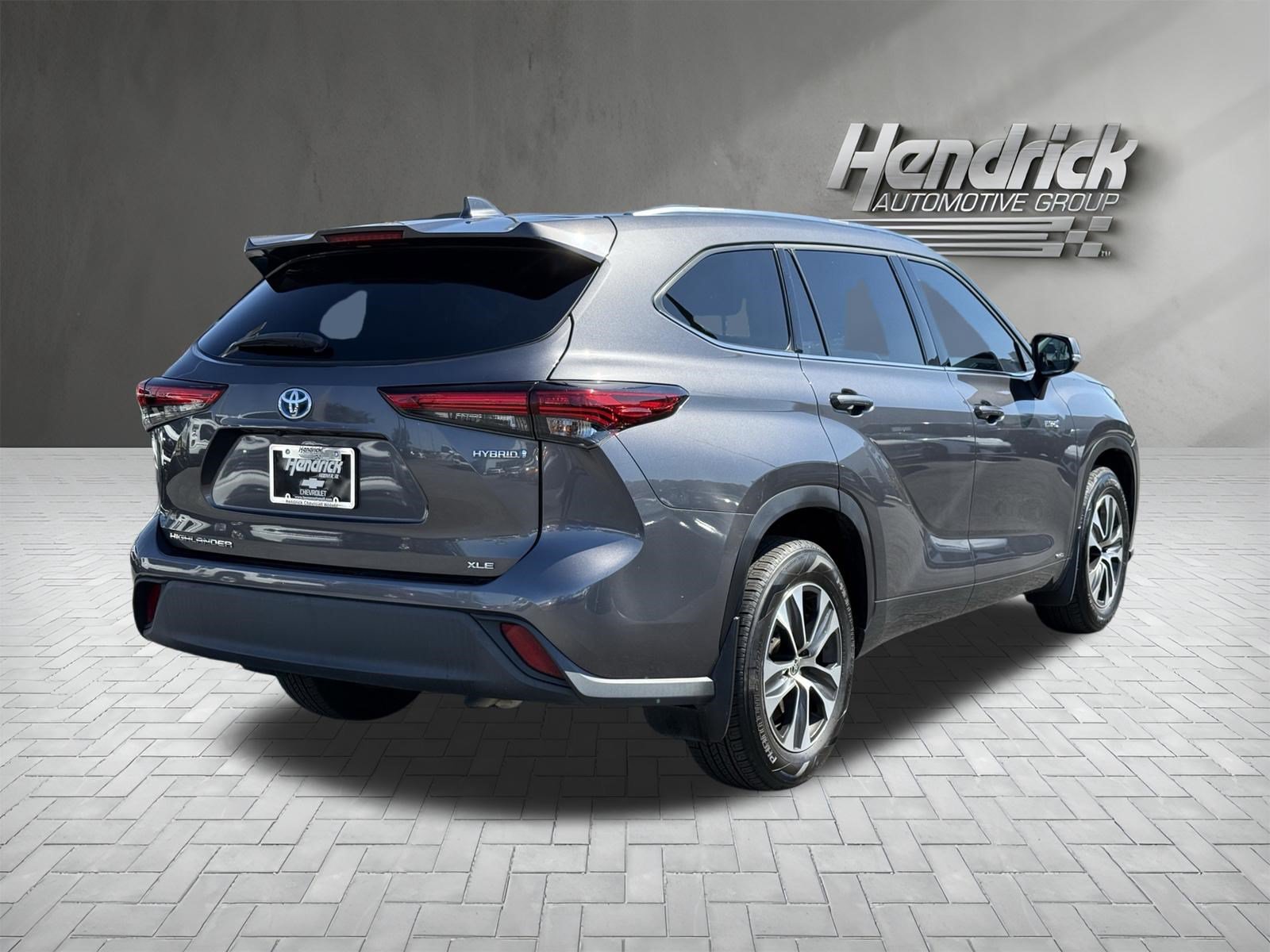 Used 2021 Toyota Highlander XLE AWD/4WD image 10