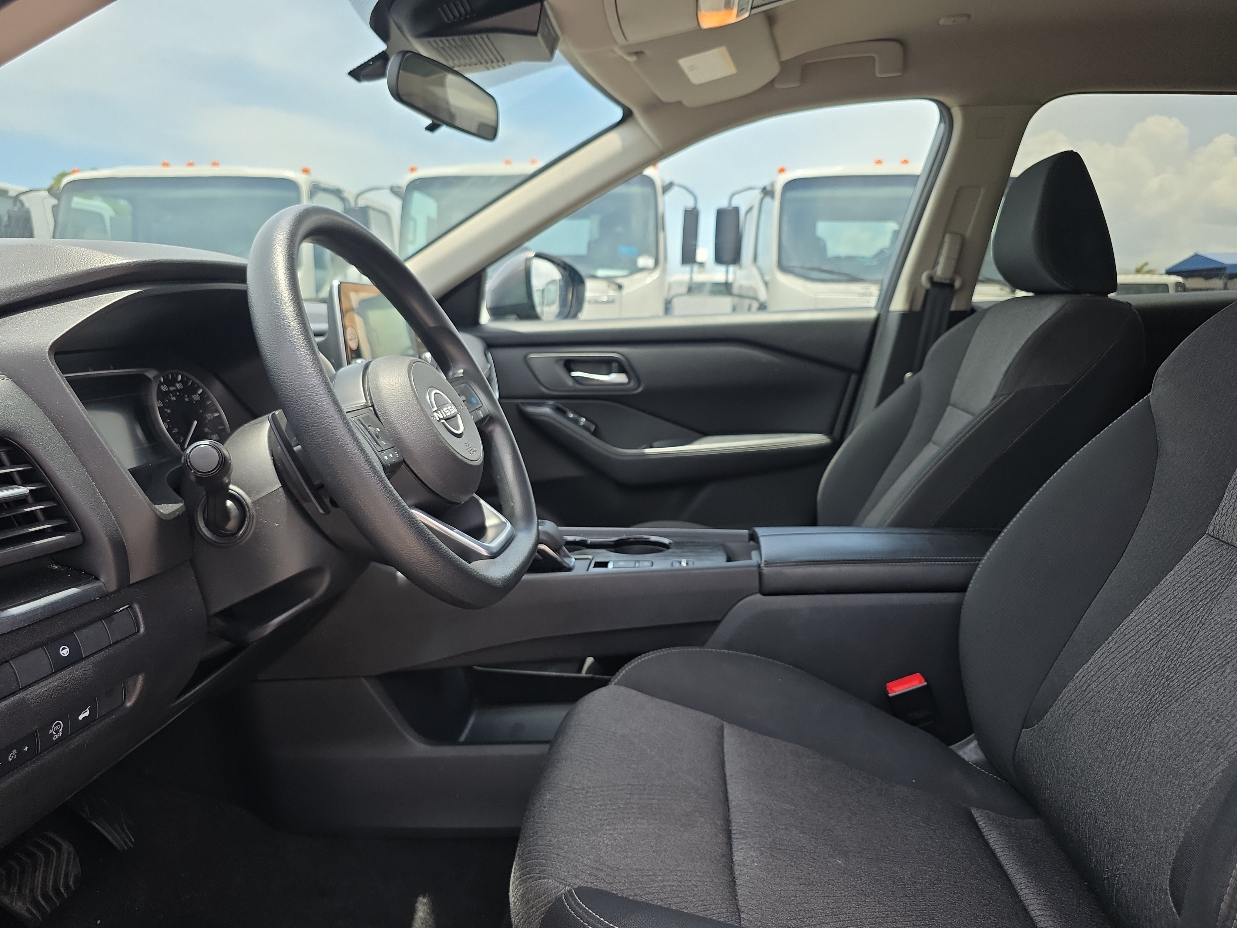 Used 2024 Nissan Rogue SV FWD image 24
