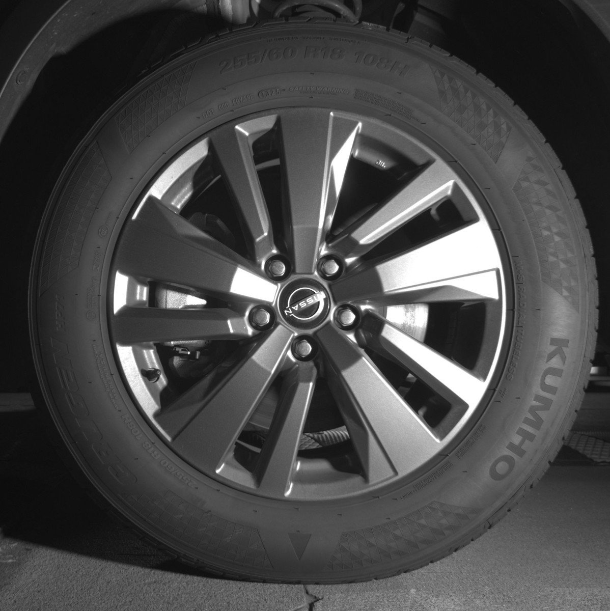 Used 2025 Nissan Pathfinder SV image 12