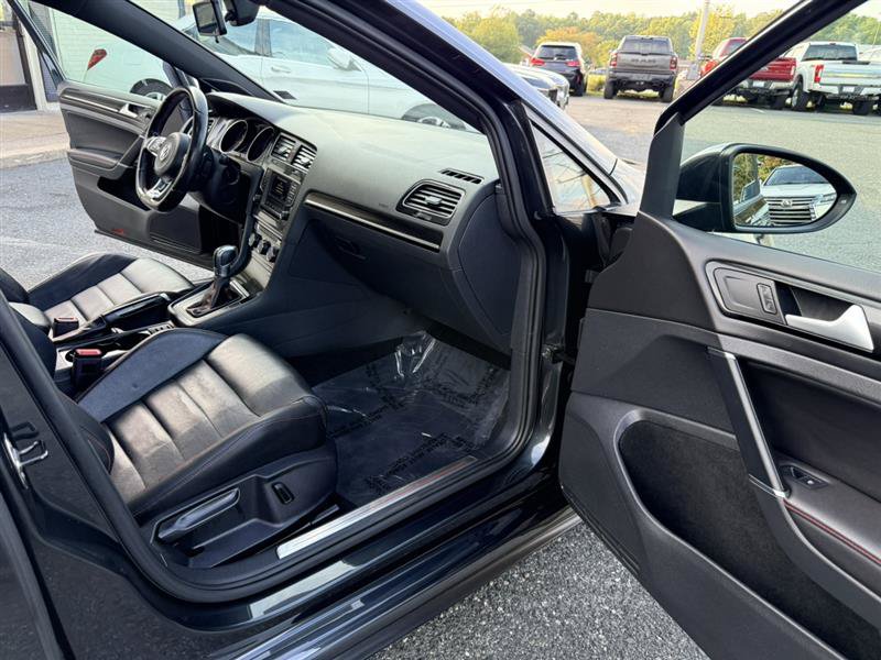 Used 2017 Volkswagen GTI SE FWD image 17
