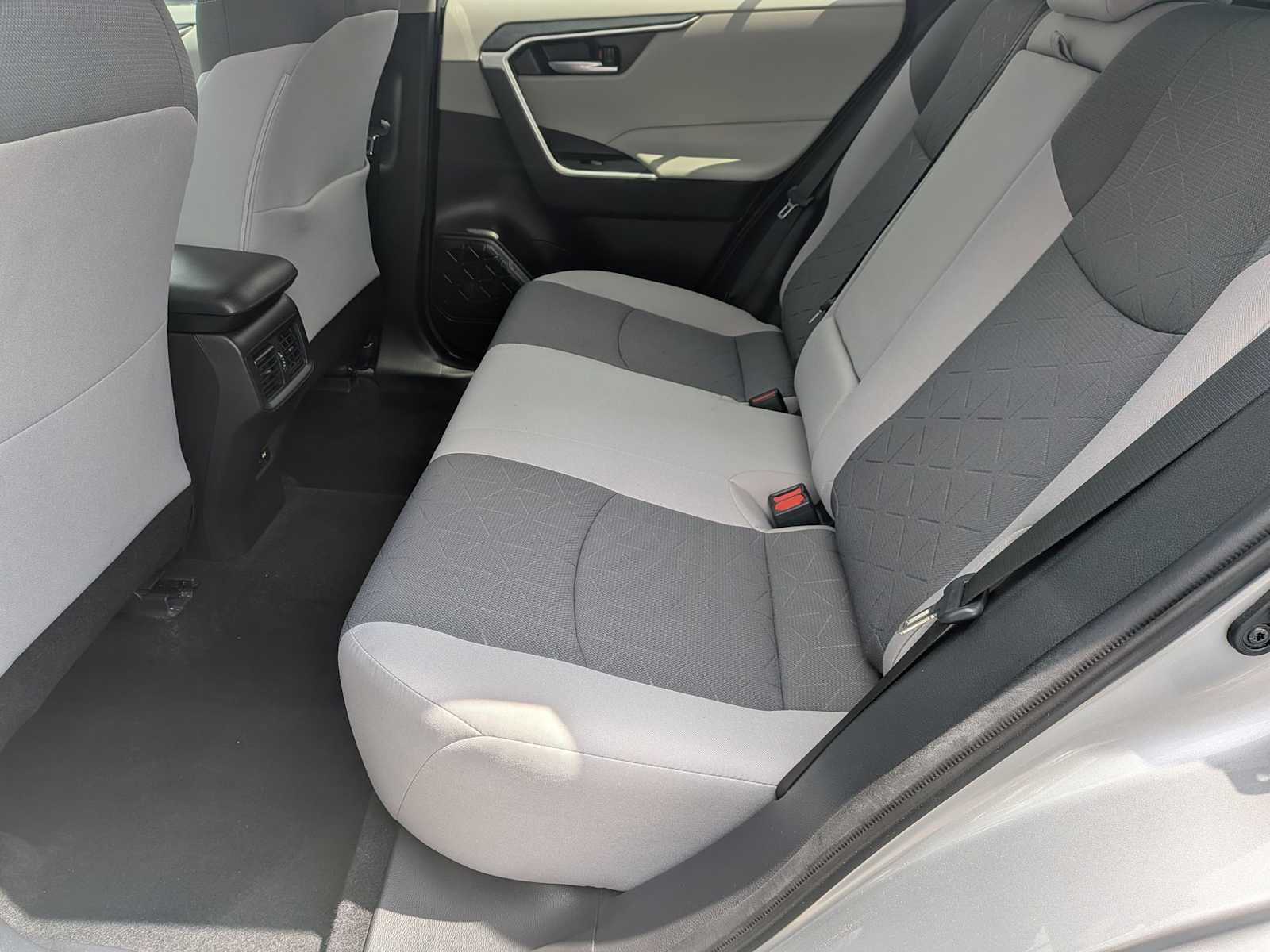 Used 2021 Toyota RAV4 XLE FWD image 18