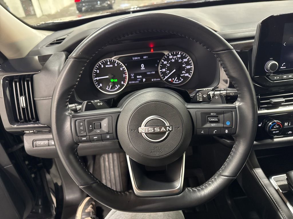 Used 2025 Nissan Pathfinder SV image 16