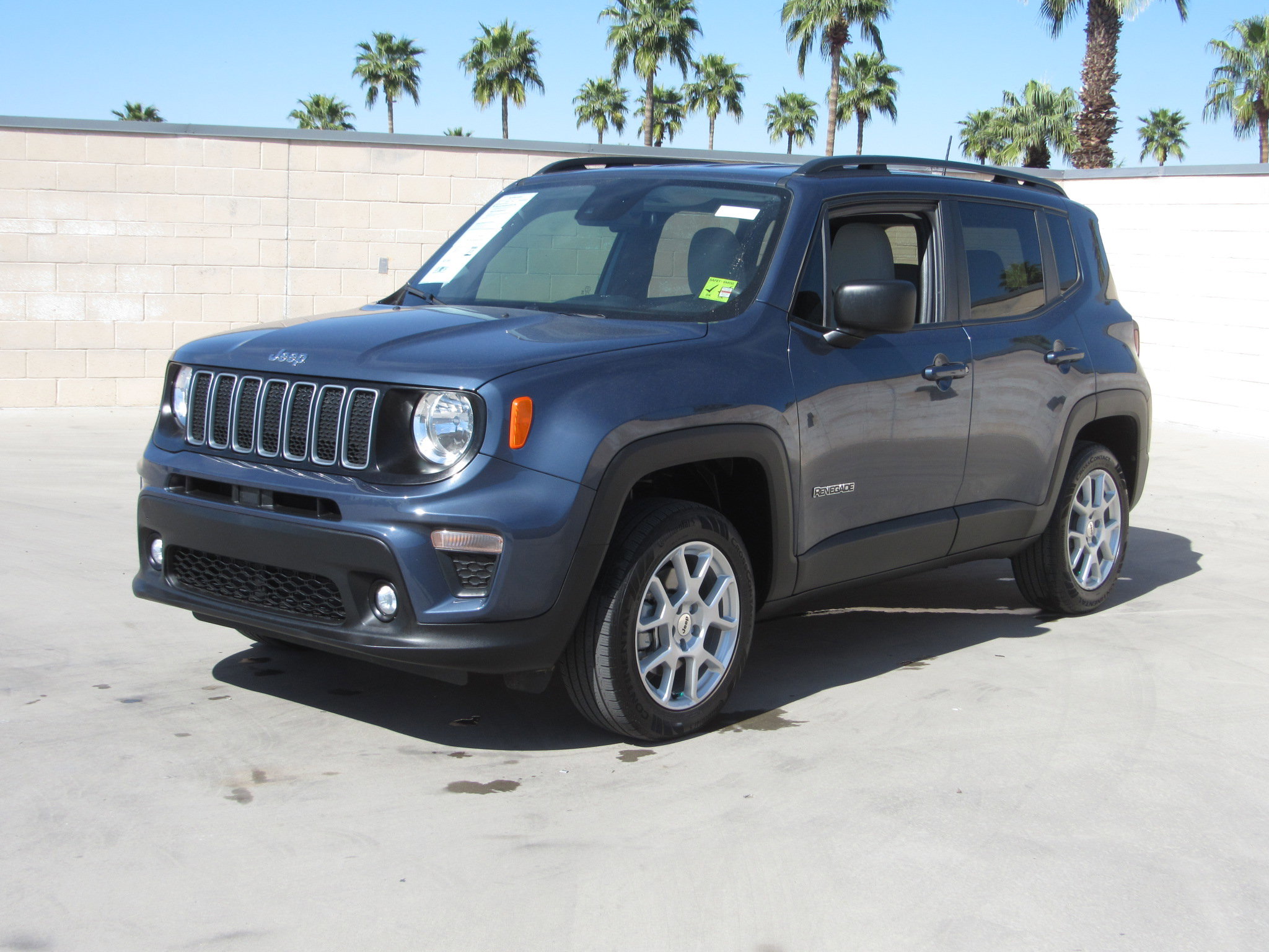 Used 2022 Jeep Renegade Latitude image 1