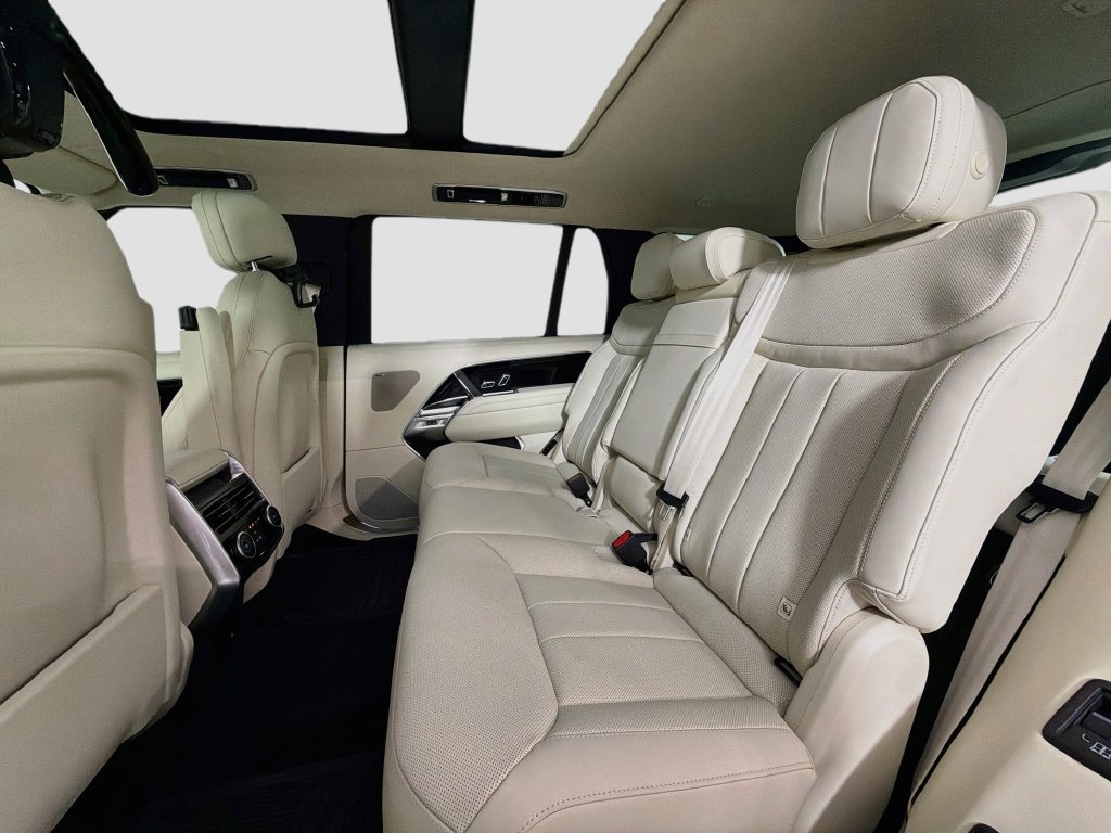 New 2027 Land Rover Range Rover Long Wheelbase SE AWD/4WD image 34
