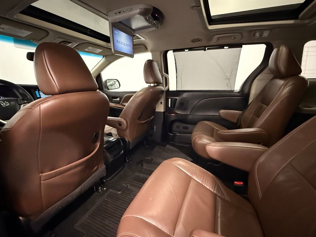 Used 2015 Toyota Sienna Limited image 24