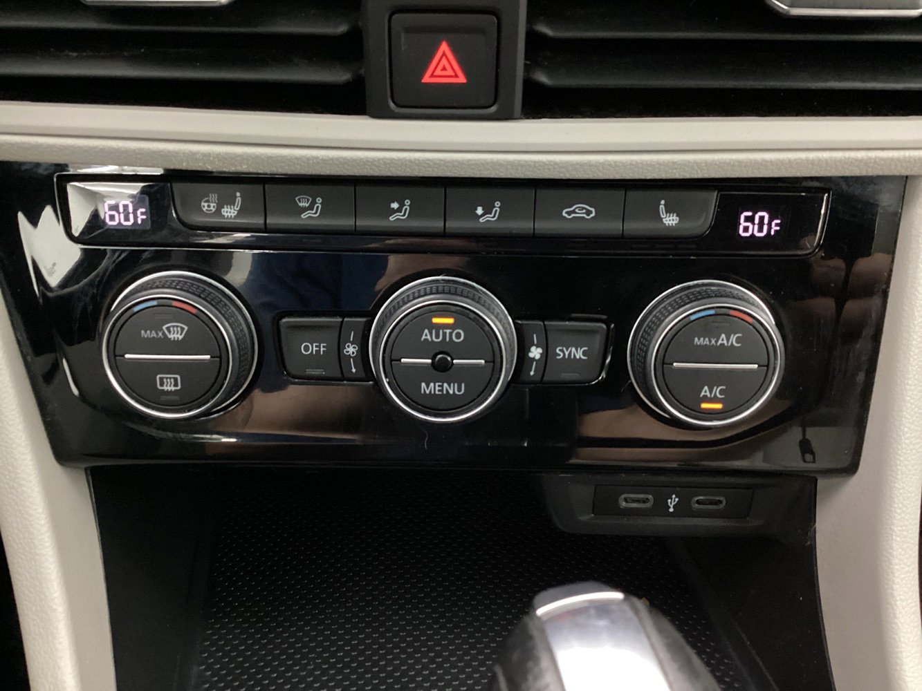 Used 2020 Volkswagen Jetta SE w/ SE Cold Weather Package FWD image 36