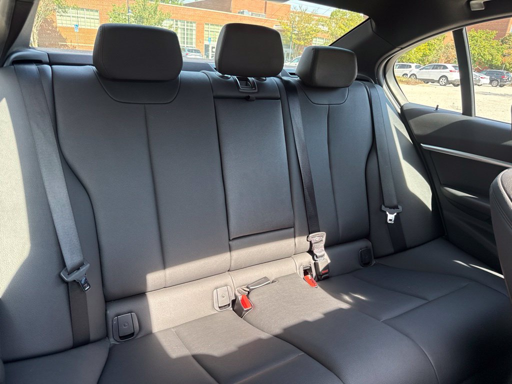 Used 2017 BMW 330i xDrive Sedan AWD/4WD image 32