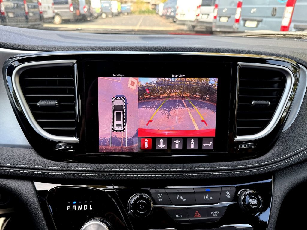 New 2026 Chrysler Pacifica Limited w/ Uconnect Theater Family Group FWD image 27