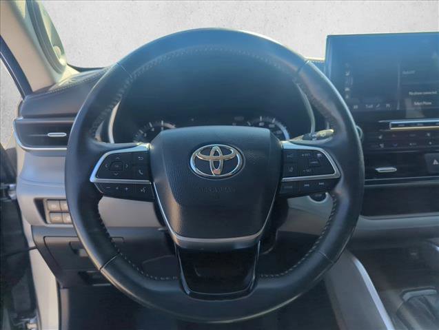 Used 2021 Toyota Highlander Limited FWD image 13