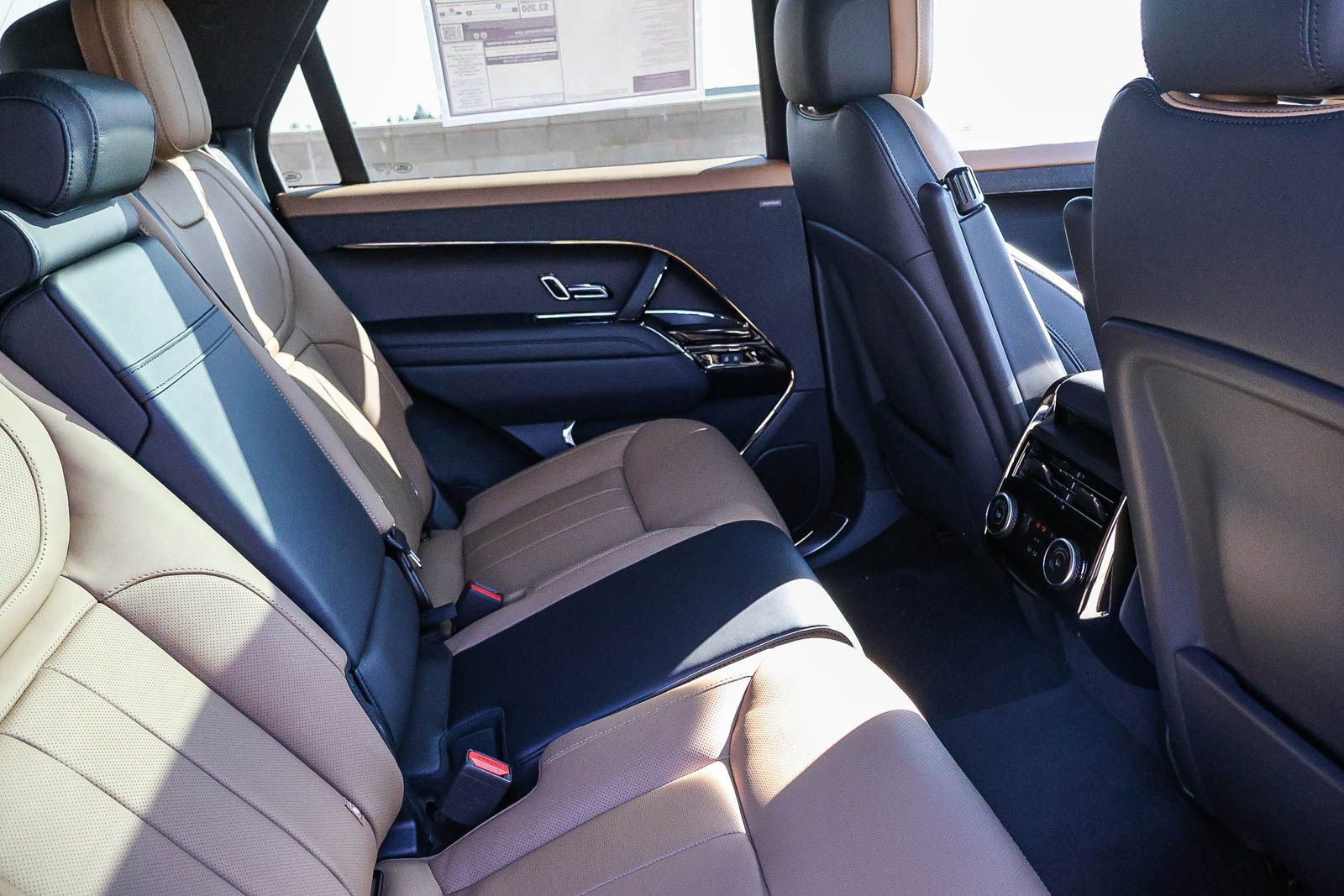 New 2025 Land Rover Range Rover Sport Dynamic SE AWD/4WD image 21