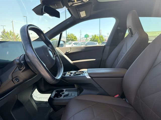 Used 2023 BMW iX xDrive50 w/ Sport Package AWD/4WD image 24