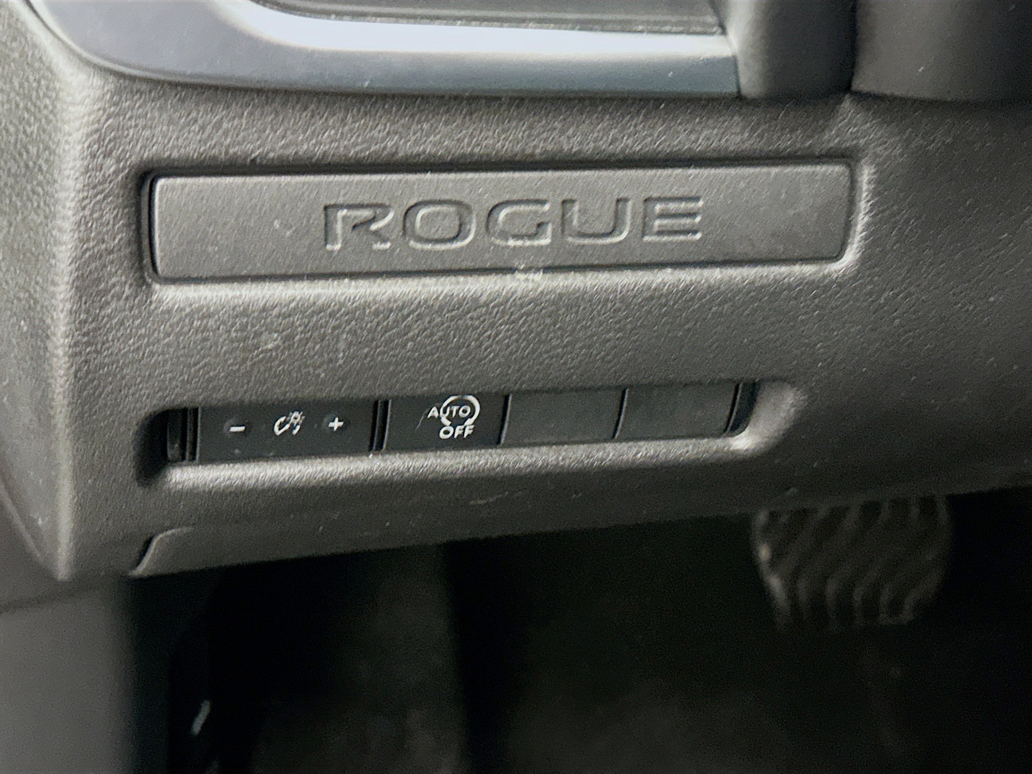 Used 2023 Nissan Rogue S AWD/4WD image 17
