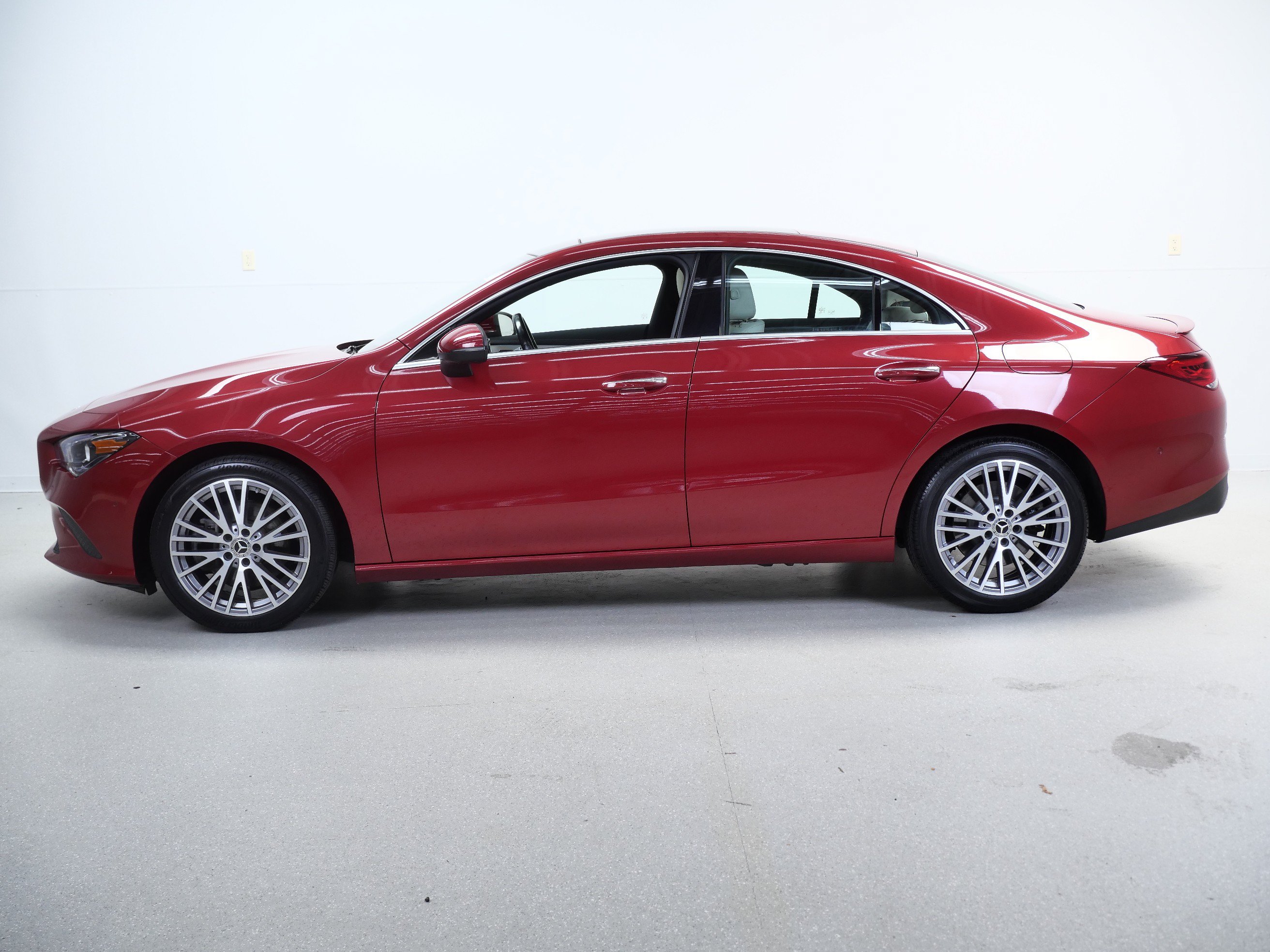 Used 2022 Mercedes-Benz CLA 250 4MATIC image 9