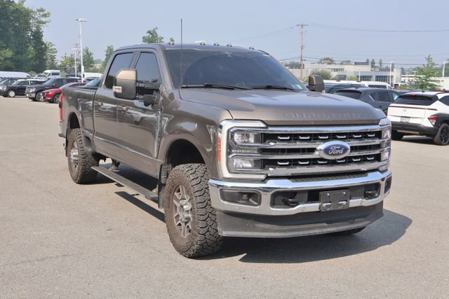 Used 2023 Ford F350 Lariat w/ Lariat Ultimate Package AWD/4WD image 9