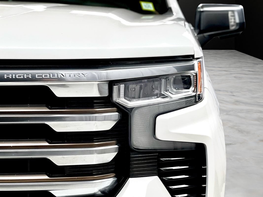 Used 2022 Chevrolet Silverado 1500 High Country w/ High Country Premium Package AWD/4WD image 9