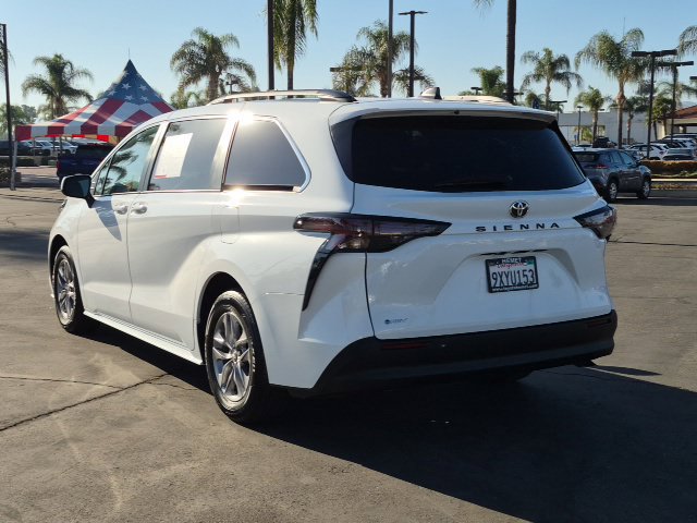 Used 2026 Toyota Sienna LE FWD image 8