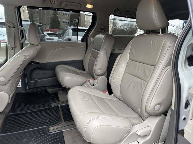 Used 2019 Toyota Sienna XLE image 14