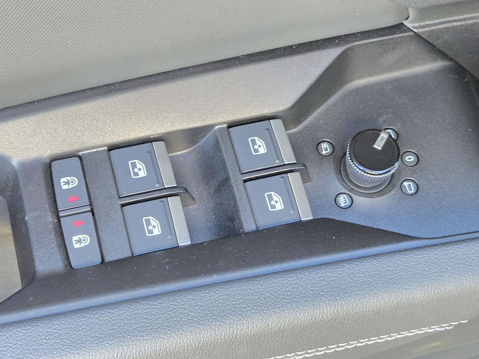 Used 2024 Audi Q4 e-tron Premium w/ Convenience Package image 15