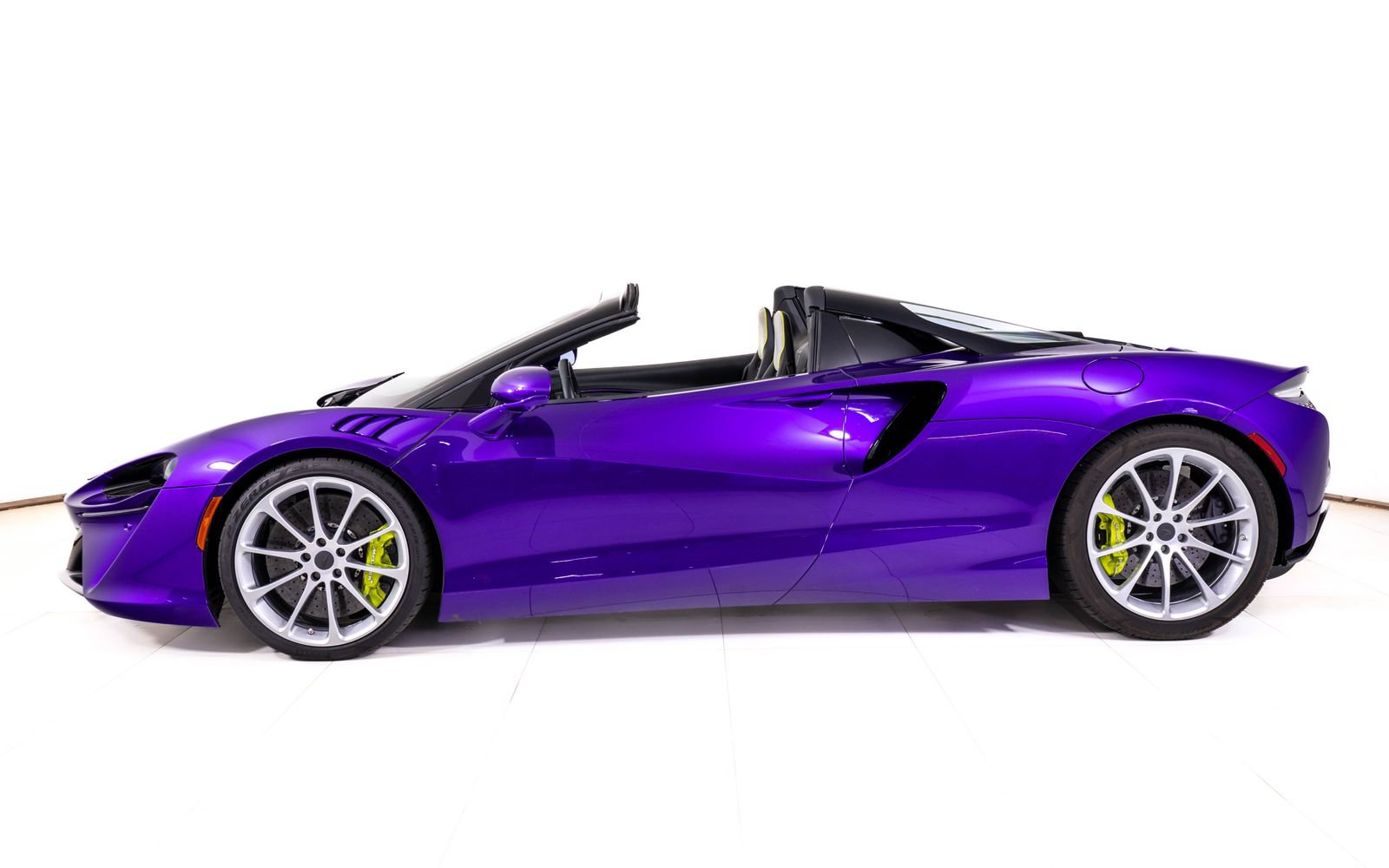 New 2025 McLaren Artura Spider RWD image 2